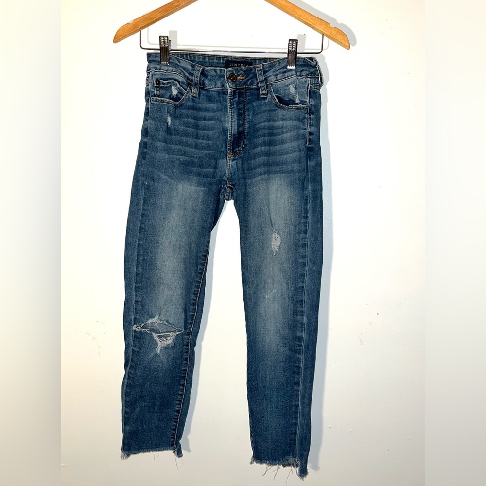 Just USA Teen Girl Jeans Size 3. Vietnam One Small Spot Left Knee. Rise 8.5” W12
